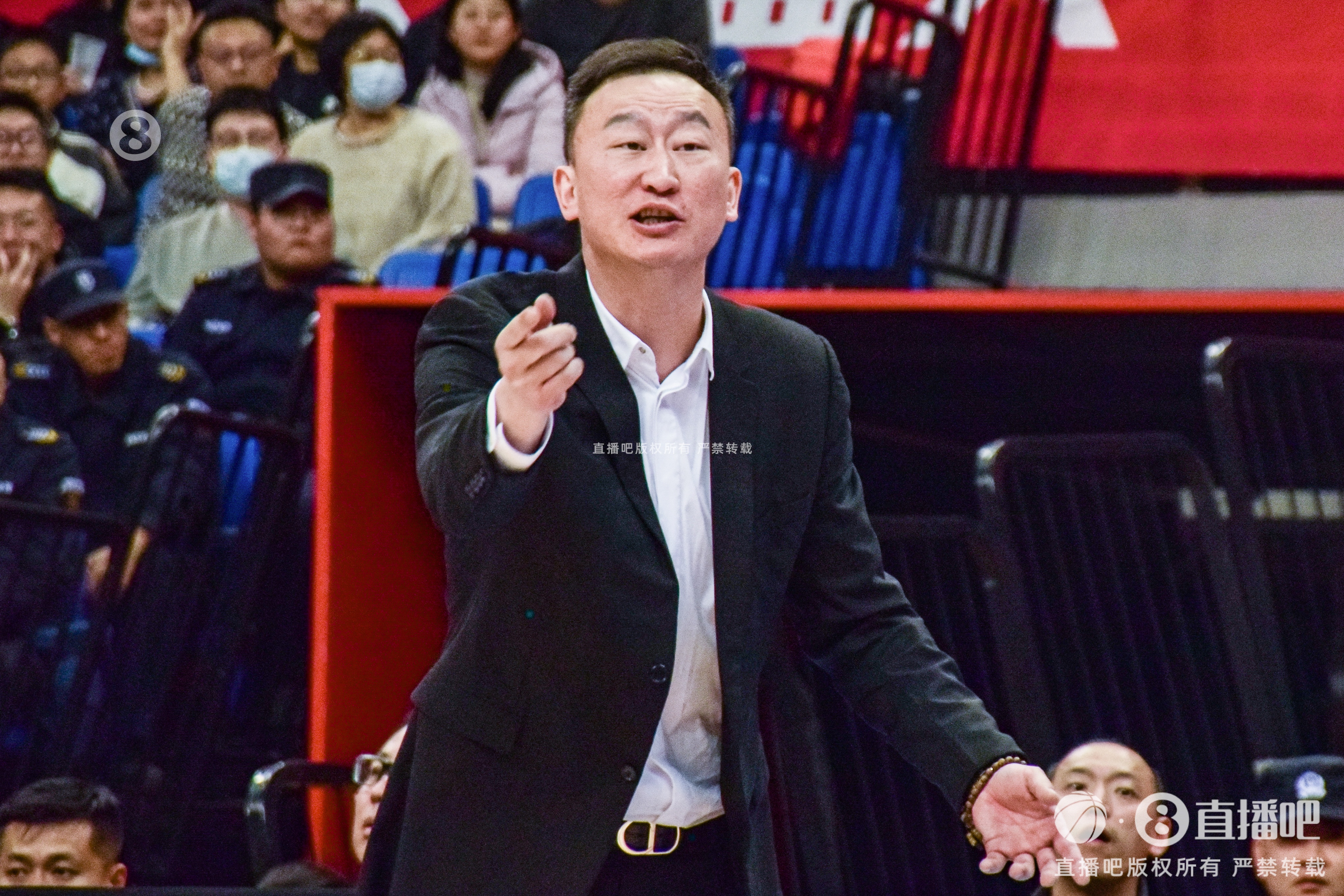 杨瀚森“接班人”定了！青岛男篮锁定未来双子星：李俊贤、丛睿言